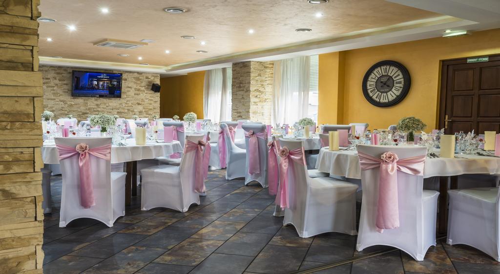 Hotel Polo Presov Ngoại thất bức ảnh